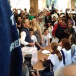 Con su esposa Fernanda Castillo, al acudir a votar en Huixquilucan, Alfredo del Mazo hizo un llamado a votar y a ser resputuosos de las instituciones encargadas del proceso.