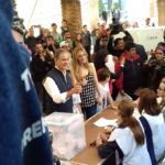 Alfredo del Mazo con su esposa, Fernanda Castillo,