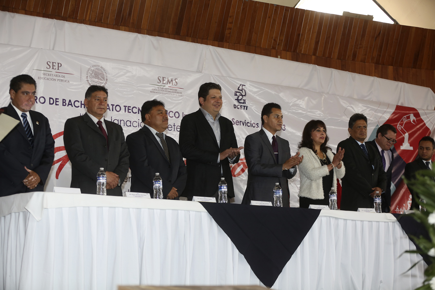 ENCABEZA ALCALDE DE METEPEC ENTREGA DE RECONOCIMIENTOS EN EL CBTIS 203