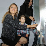 LA FAMILIA DE DAVID LÓPEZ CÁRDENAS COLOCANDO CANDADOS EN PENCAS DE MAGUEY  METÁLICAS