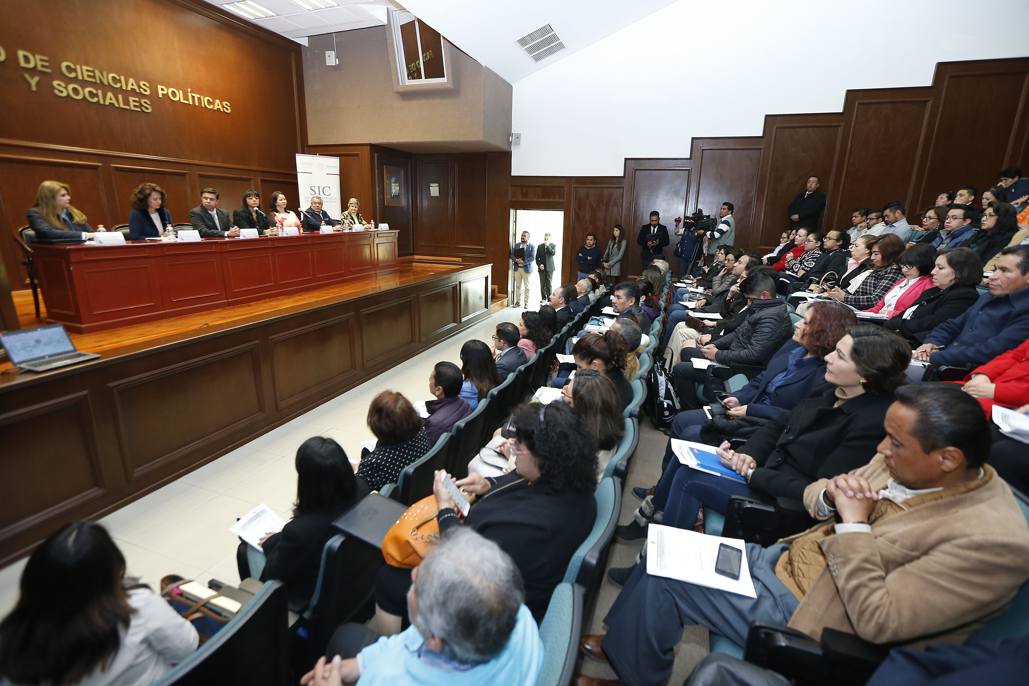 Los universitarios, agentes activos en la construcción del progreso