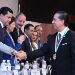 JORGE OLVERA RECIBE PREMIO
