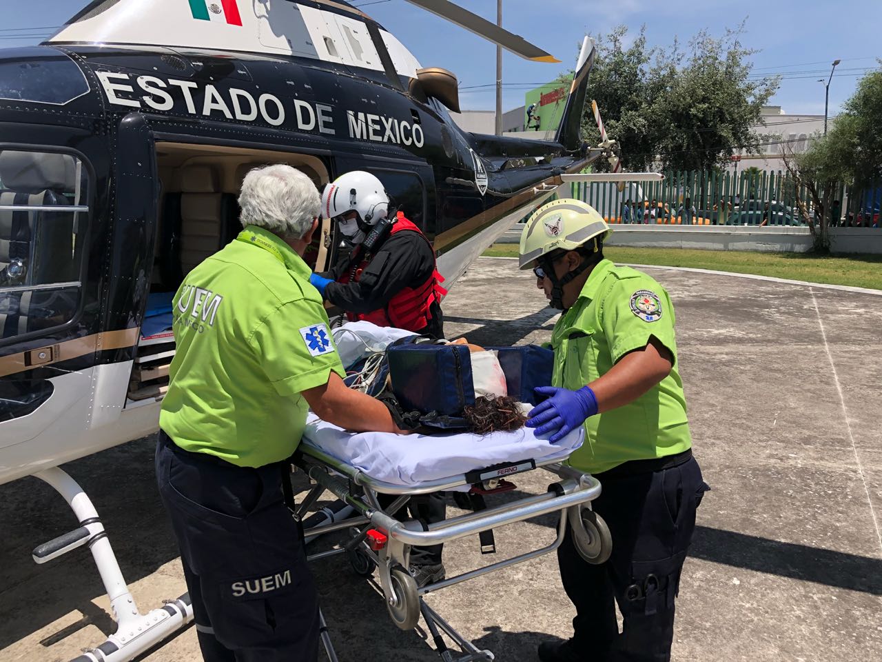 Tepetlaoxtoc, Méx.- Apoyo de los Relámpagos a víctimas de accidente