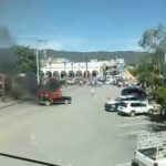 VEHÍCULO DE PRESUNTOS ROBA NIÑOS INCENDIADO