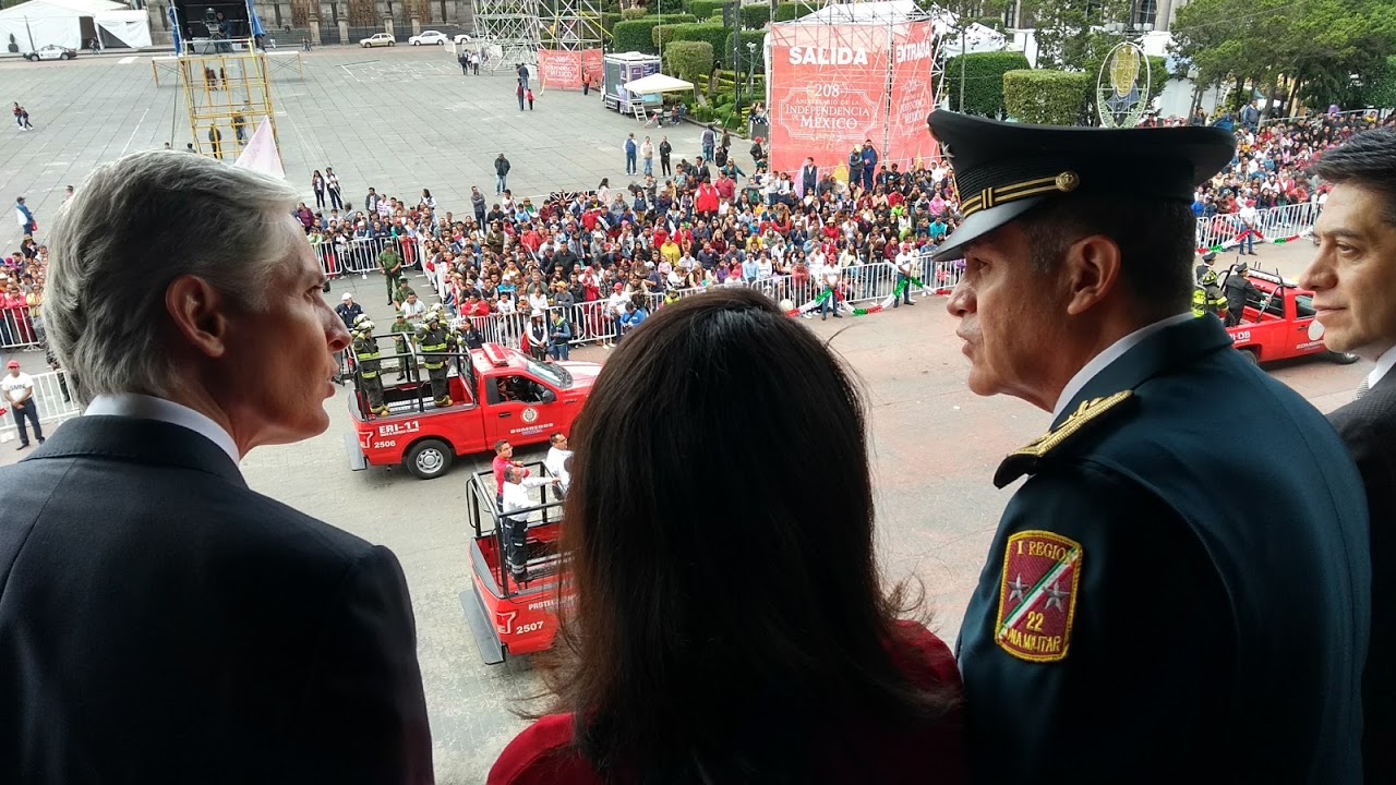 PRESIDIÓ ALFREDO DEL MAZO DESFILE CÍVICO MILITAR EN LA CAPITAL MEXIQUENSE