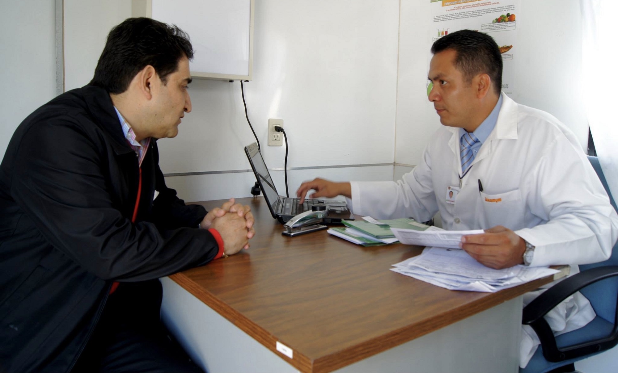 ATIENDE EL ISSEMYM A DERECHOHABIENTES EN SUS LUGARES DE TRABAJO