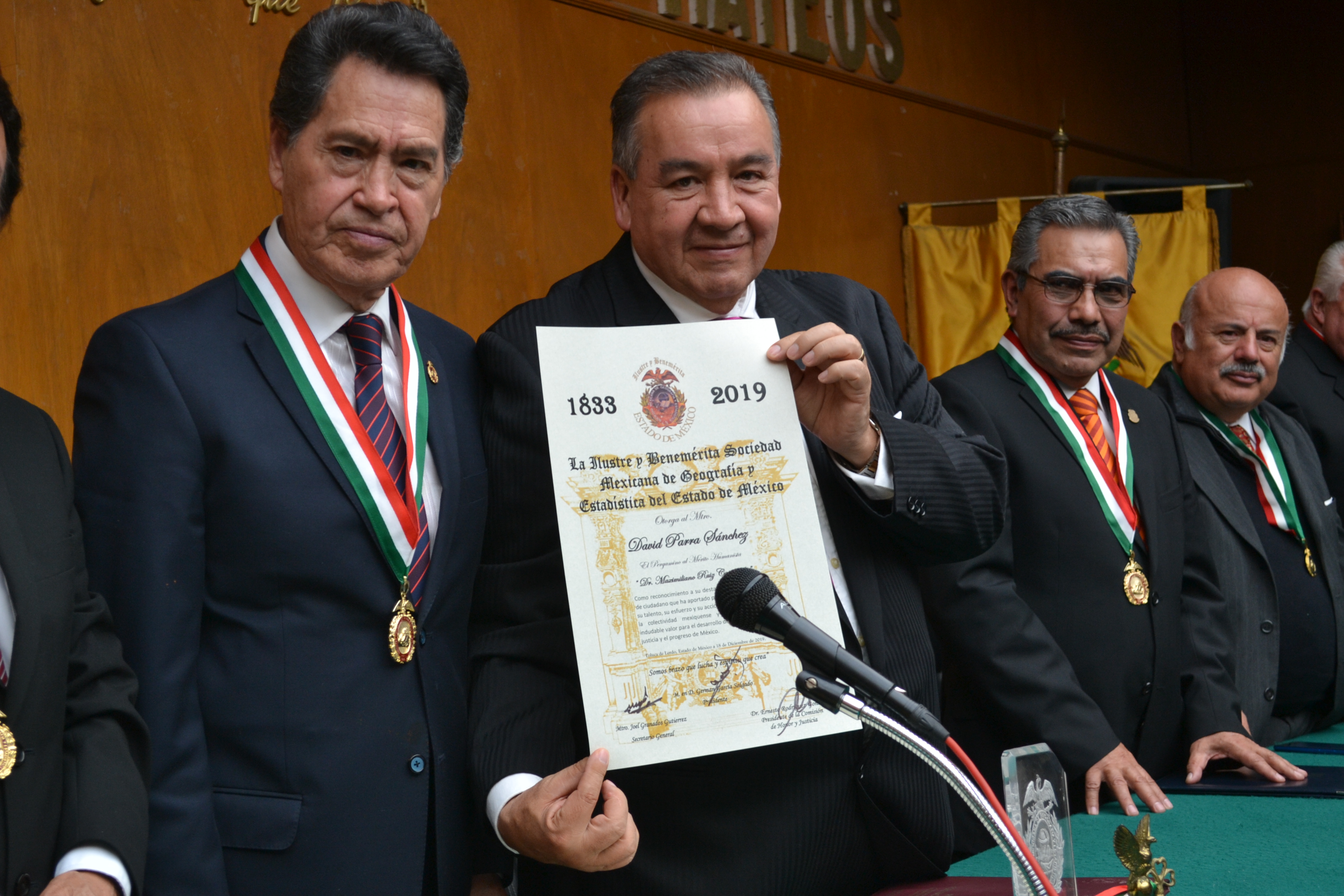 DAVID PARRA SÁNCHEZ RECIBE RECONOCIMIENTO DE LA SOMEGEMDSC_4359