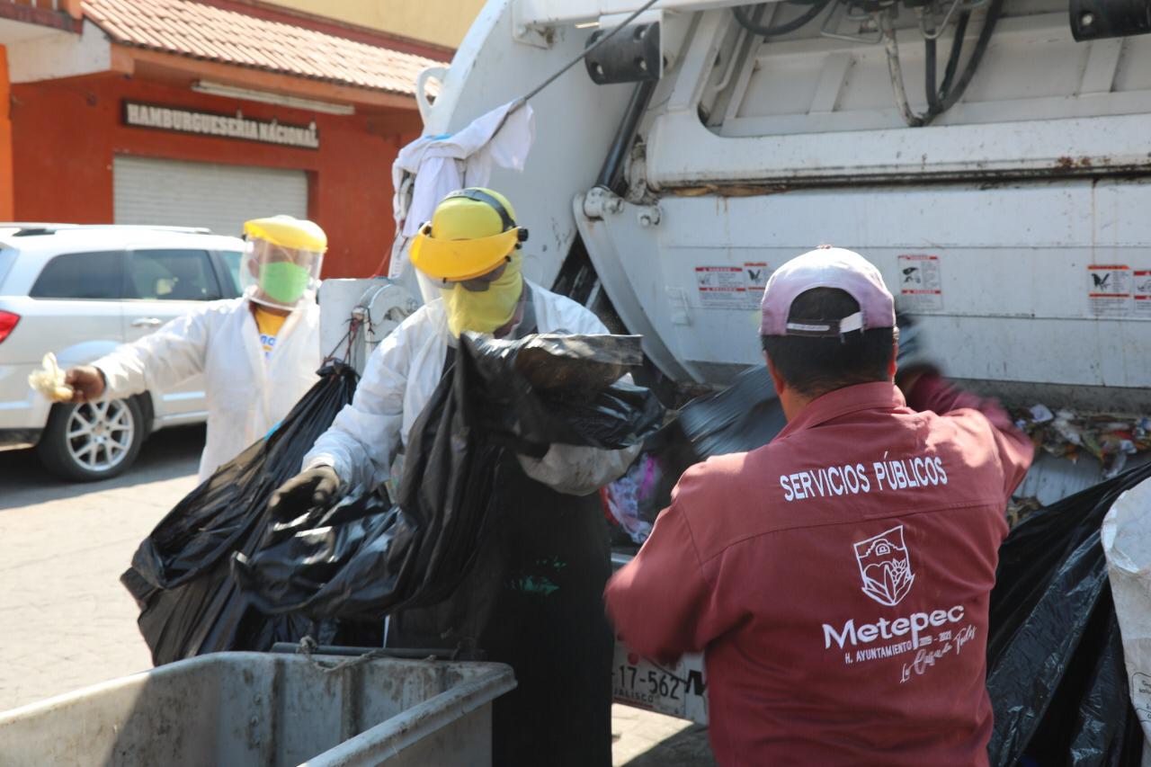 TRABAJADORES DE LIMPIE DE METEPEC MANTIENEN EL SERVICIO WhatsApp Image 2020-05-18 at 3.38.56 PM