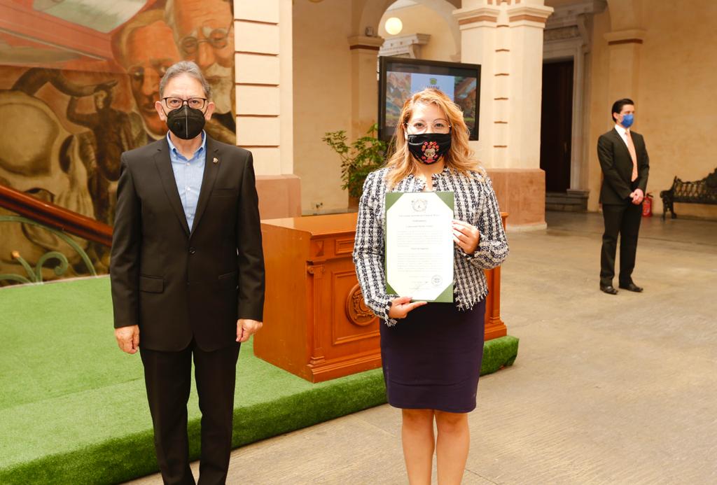 El Rector Alfredo Barrera entregó nombramientos de definitividad a profesores