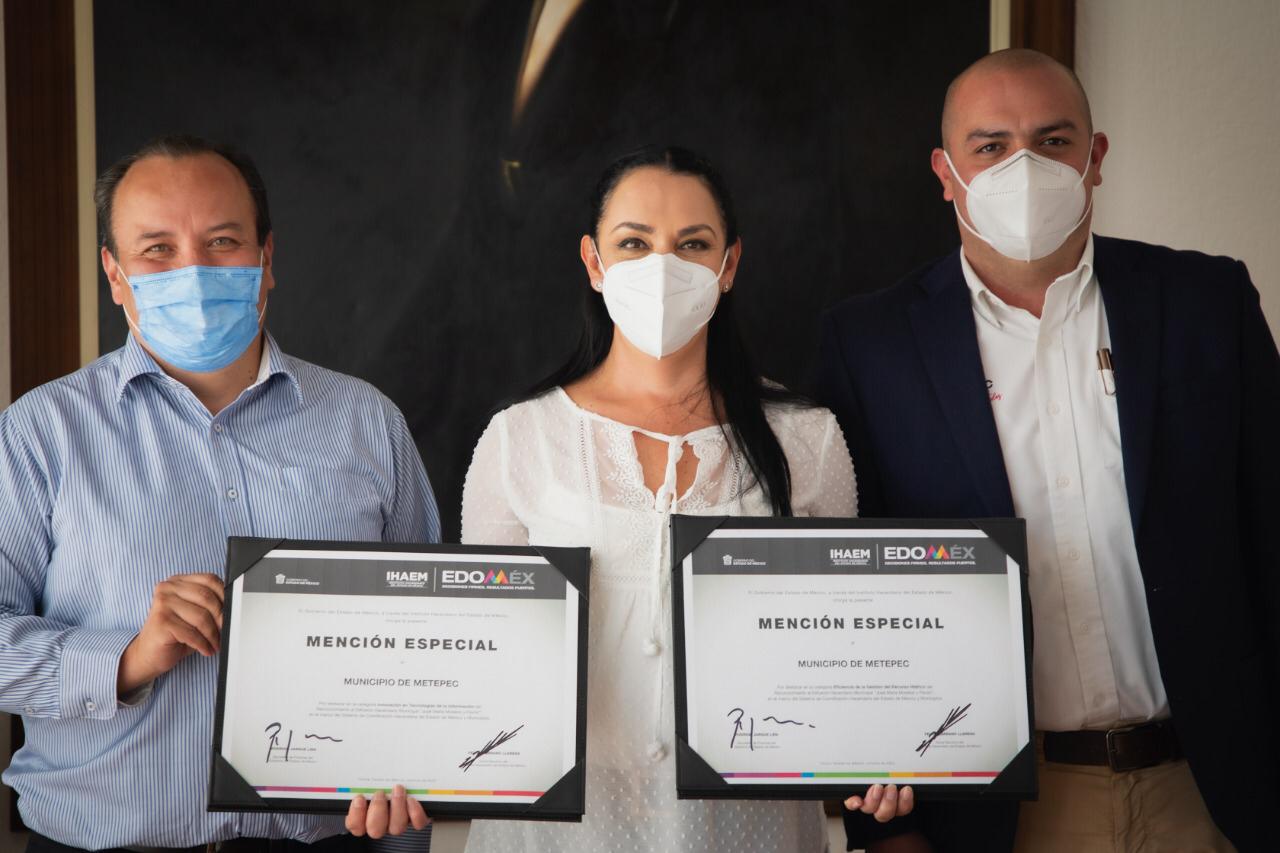 RECIBE GABY GAMBOA RECONOCIMIENTOS DEL INSTITUTO HACENDARIO POR BUENAS PRÁCTICAS DE GOBIERNO