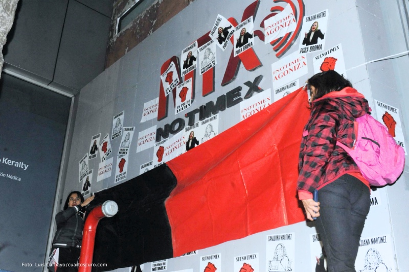 Trabajadores sindicalizados de Notimex, colocaron banderas de Huelga al no legar a ningún acuerdo con directivos de esta agencia.