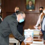 El Dr. Carlos Barrera al registrarse como aspirante a la rectoría de la UAEM 2021-02-25 at 2.54.58 PM