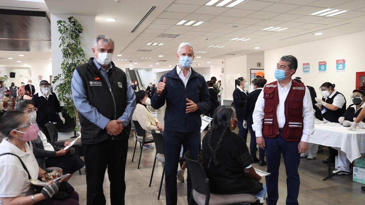 Alfredo del Mazo supervisó personalmente la aplicación de vacunas en la capital mexiquense. 2021-03-09 at 3.46.54 PM