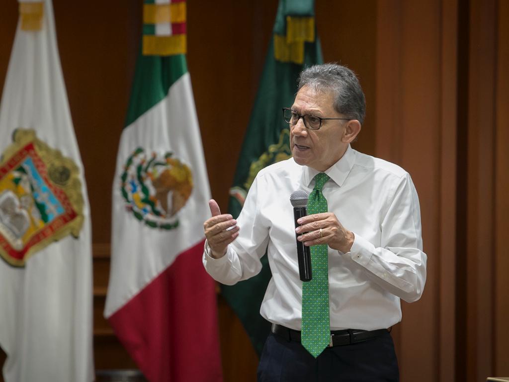 EN LA GESTIÓN DEL RECTOR ALFREDO BARRERA, CRECIÓ EN 10 MIL EL NÚMERO DE ALUMNOS EN LA UAEM