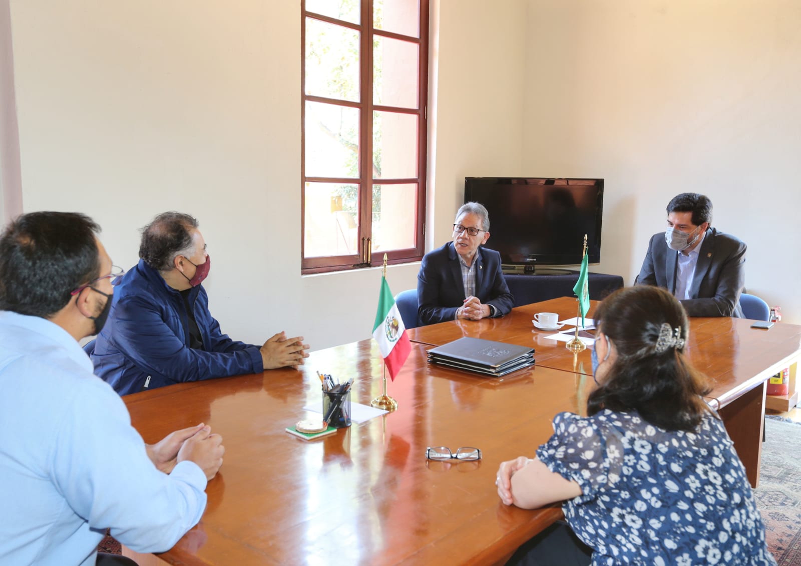 EL RECTOR ALFREDO BARRERA FIRMA CONVENIO CON EL DIRECTOR DE LA FONOTECA NACIONAL