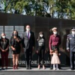 Guardia con los familiares de los elementios que ofrendaron su vida en cumplimiento del deber.