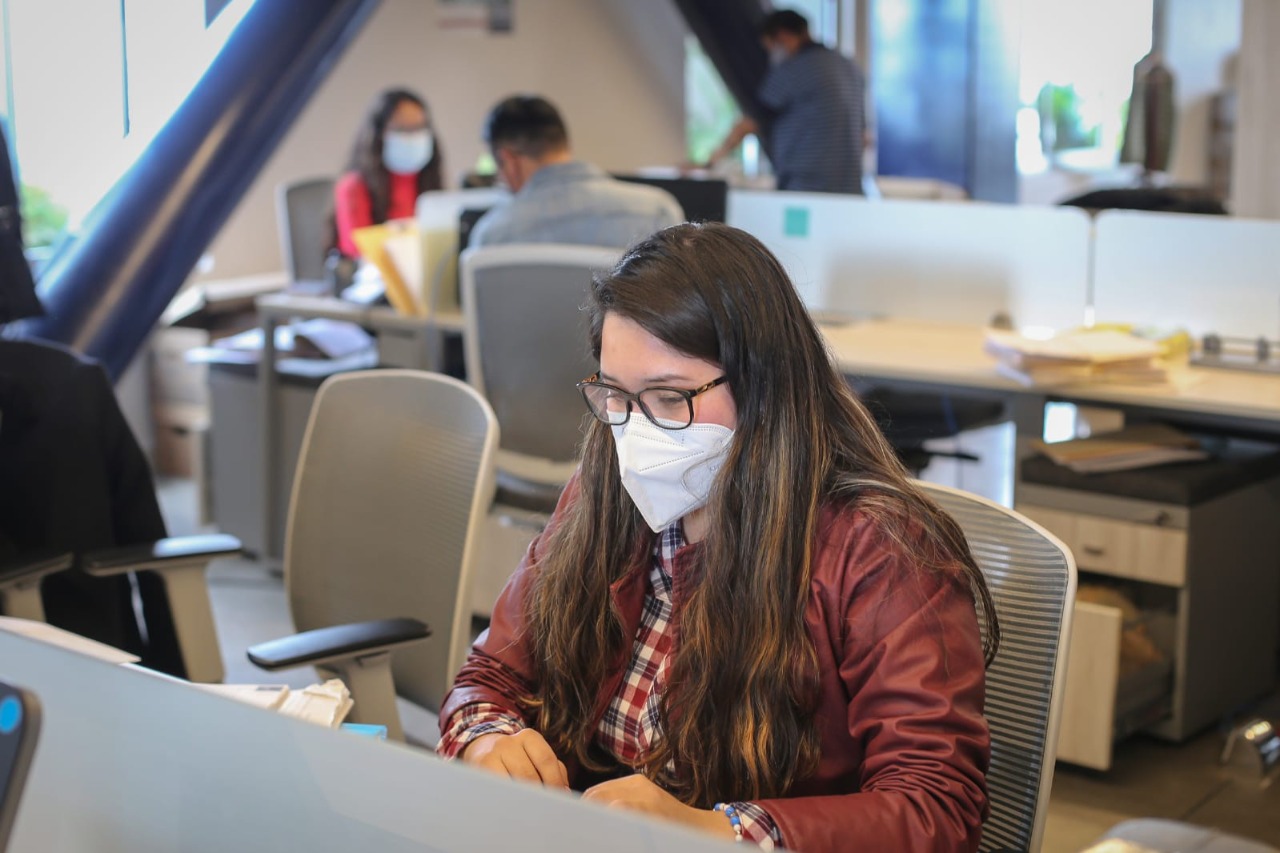 Ante prolongado tiempo frente a la computadora, necesario reforzar hábitos saludables