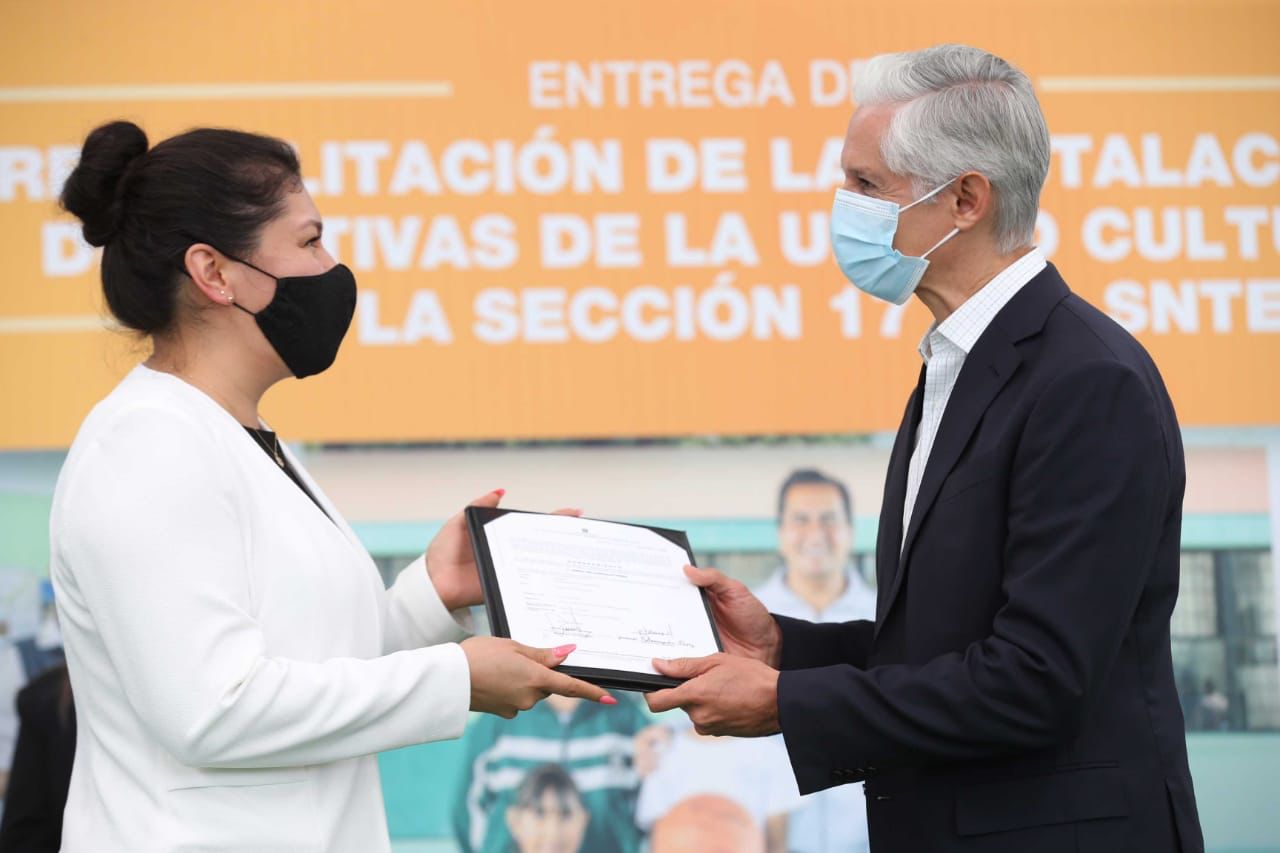 ENTREGA ALFREDO DEL MAZO NOMBRAMIENTOS DE ASIGNACIÓN DE PLAZAS PARA EL MAGISTERIO MEXIQUENSE