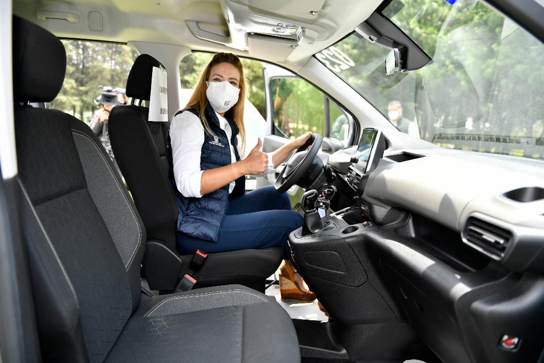 ENTREGA FERNANDA CASTILLO DE DEL MAZO 70 UNIDADES MÓVILES ADAPTADAS PARA DISCAPACITADOS