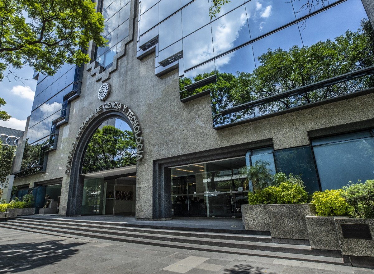 Alebrijes en Cuadratines / Conflictos presidenciales con científicos