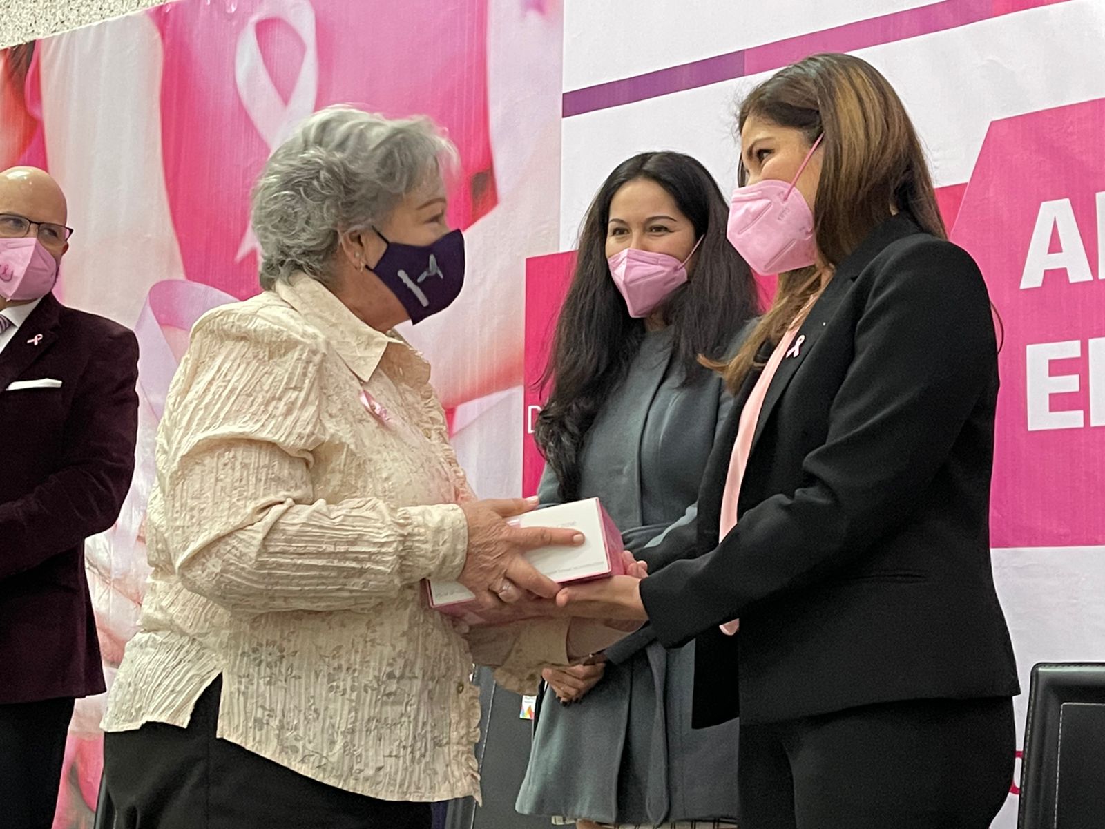 BRINDA ISSEMYM ATENCIÓN MULTIDISCIPLINARIA A PACIENTES CON CÁNCER DE MAMA (2)