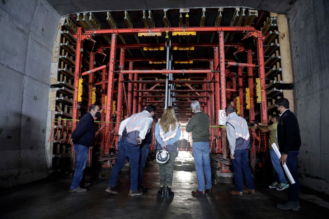 El Gobernador Alfredo del Mazo supervisa obra de entubamiento del Río de los Remedios, que evitará inundaciones en el Valle de México.