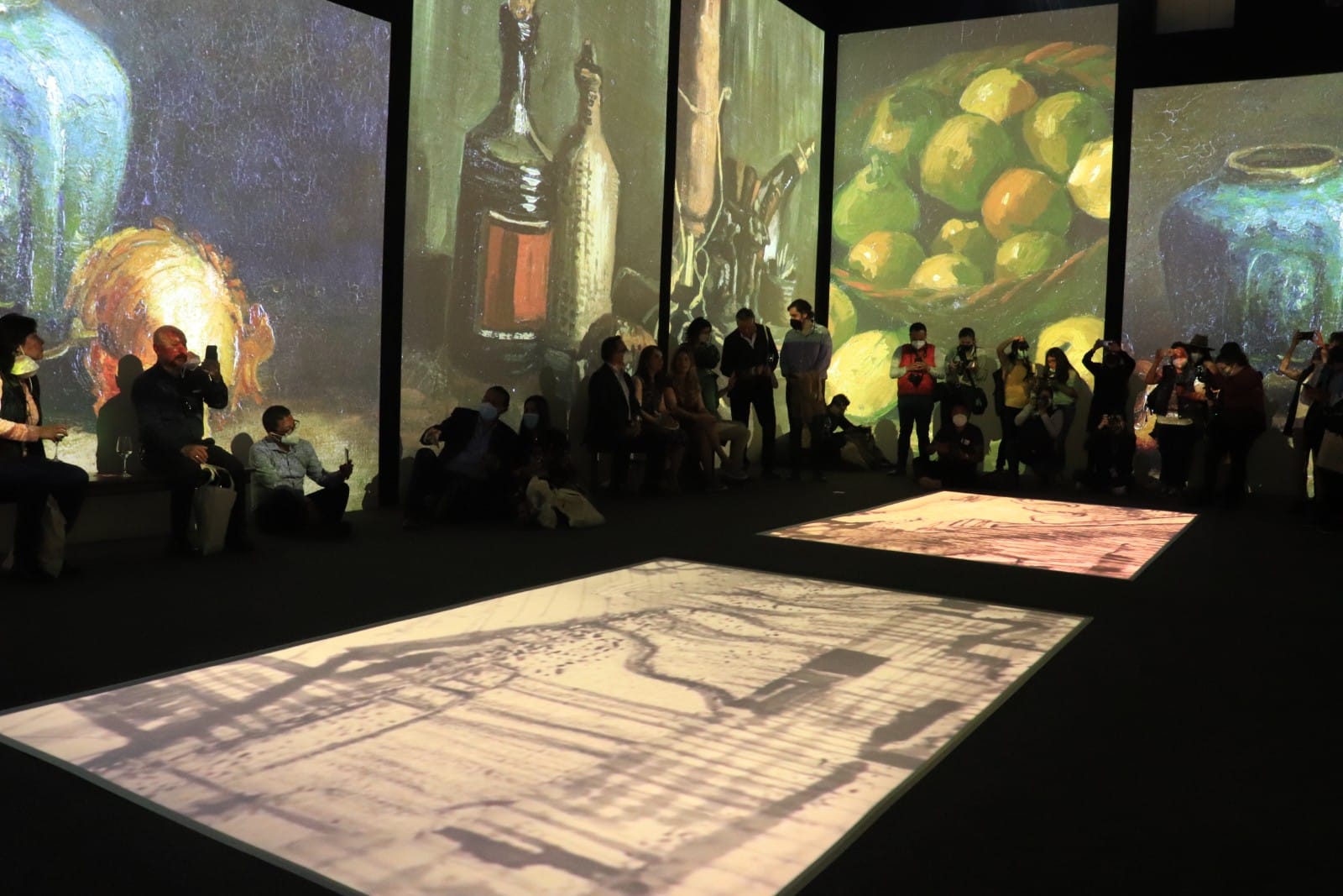 El interior de la sala donde se exhibe Van Gogh Alive, en el Parque de la Ciencia