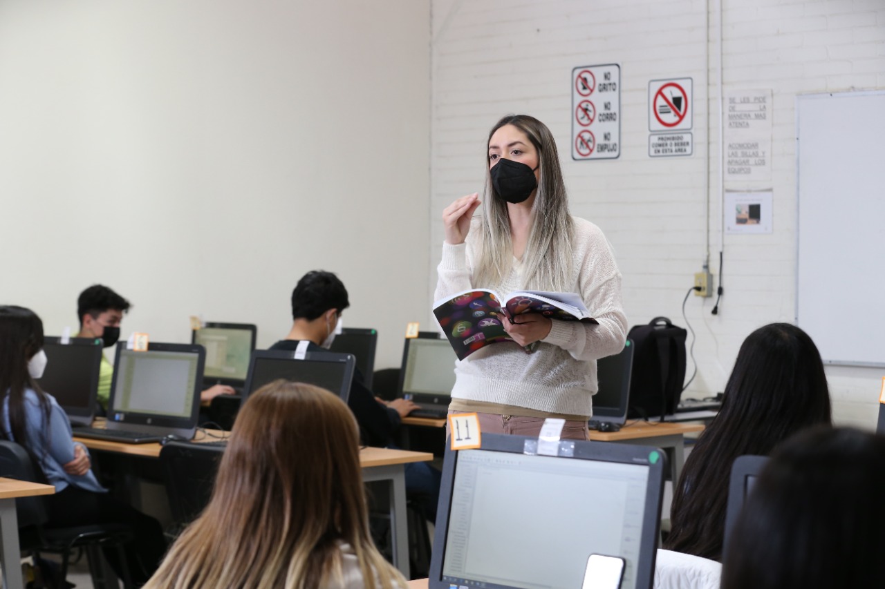 Las clases presenciales mejoran el proceso enseñanza-aprendizaje, señala experto de la UAEM. 2021-10-20