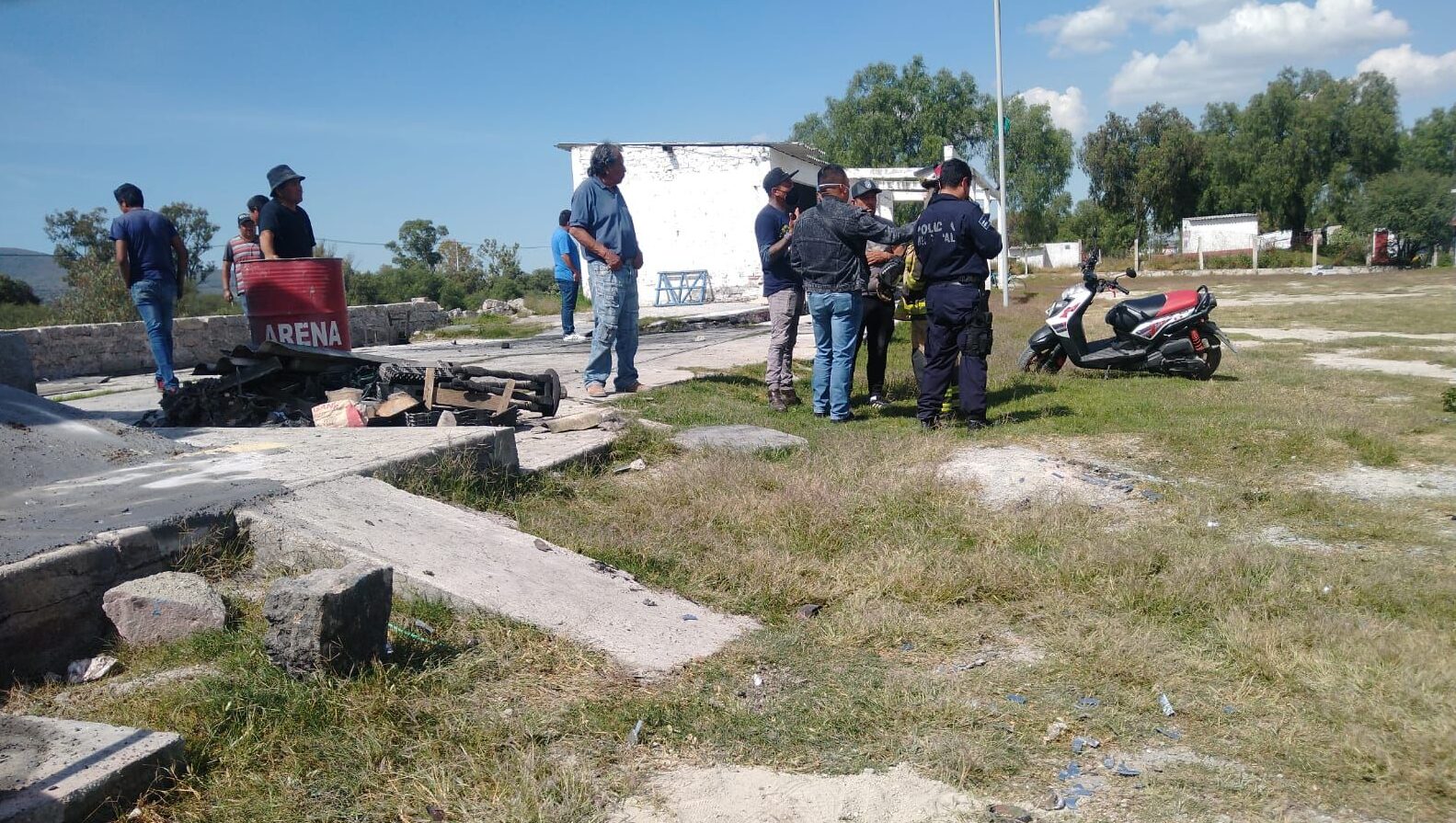 Lesionados dos hombres en la explosión en un polvorín en Zumpango. Prácticamente quedó destruído el taller de pirotecnia. 2021-10-19