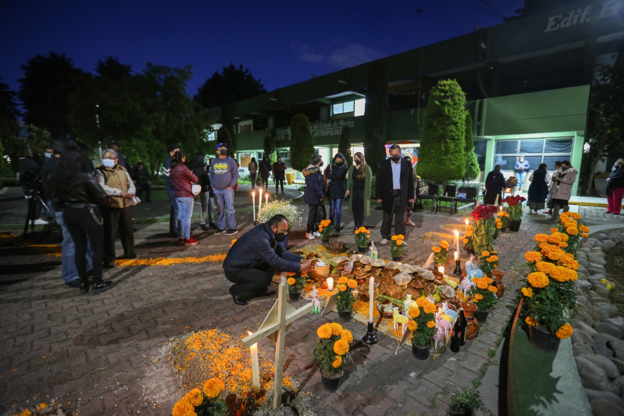 EN LA PANDEMIA, LAS OFRENDAS DE DÍAS DE MUERTOS SE CONVIRTIERON EN EXPRESIÓN DE LOS MEXICANOS PARA DESPEDIRSE DE SUS DIFUNTOS