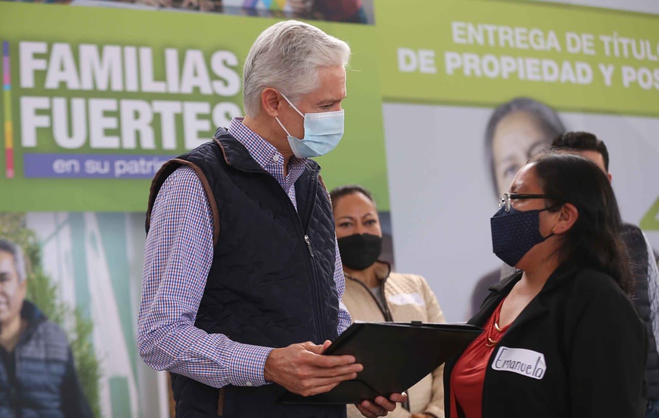 Encabezó el Gobernador Alfredo del Mazo nueva entrega de Escrituras para las familias mexiquenses, ahora en Ixtapan de la Sal.