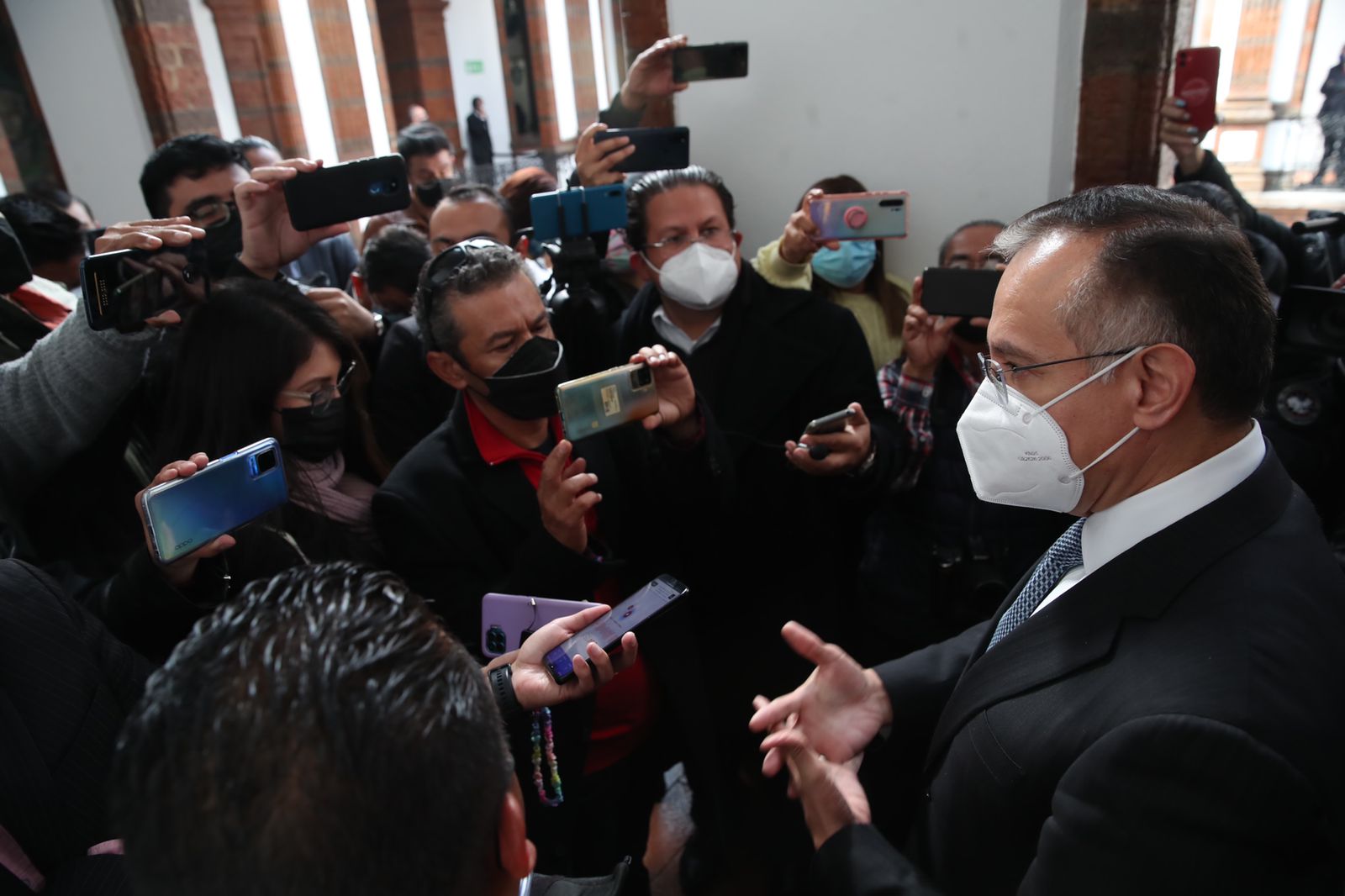 TOMA POSESIÓN RAYMUNDO MARTÍNEZ CARBAJAL COMO ALCALDE DE TOLUCA; ACUERDA CON TRABAJADORES RESTABLECER YA LOS SERVICIOS PÚBLICOS