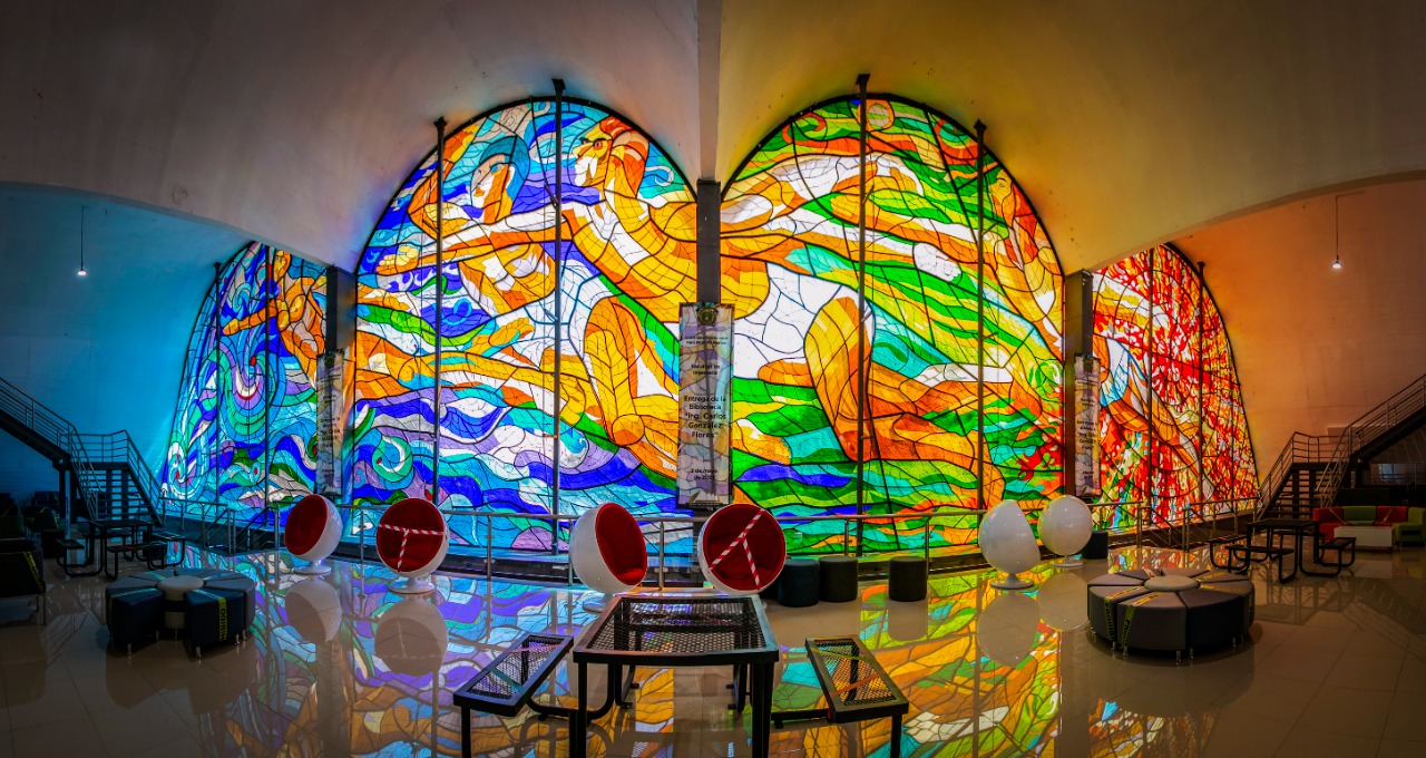 VIGENTE, EL LEGADO PLÁSTICO DE LEOPOLDO FLORES EN EL VITRAL «LOS ELEMENTOS»