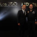 Fernando Flores, aquí con el diputado Enrique Vargas del Villar, otro de los líderes de la lista de los 300 Más Influyentes