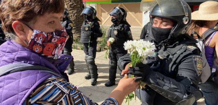 Exitosa la marcha del 8-M / Maullidos Urbanos