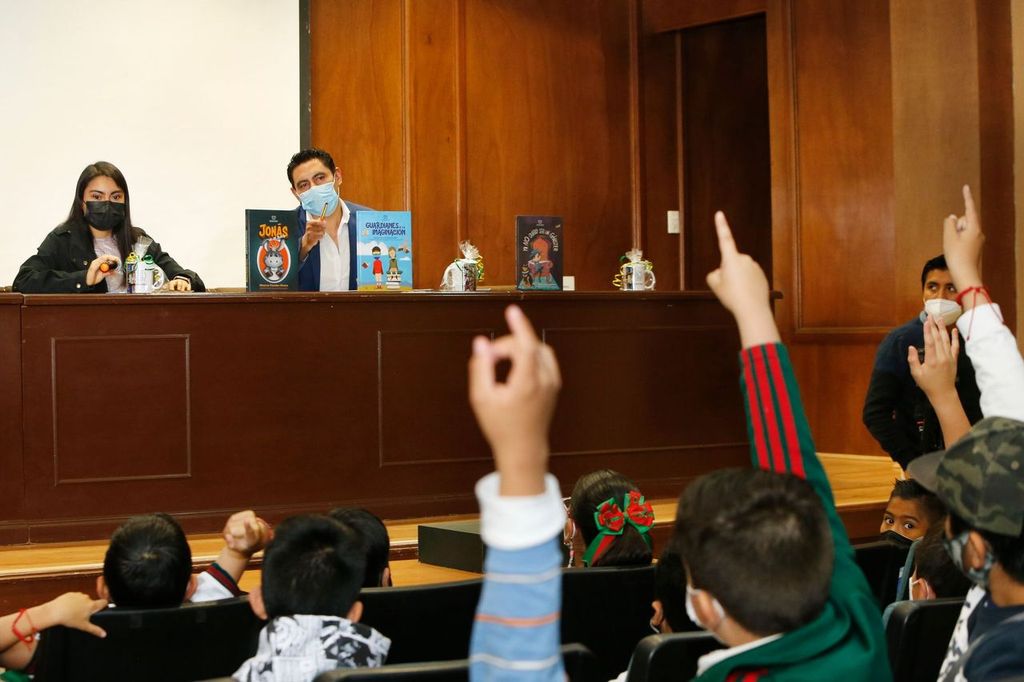 Andrea Abonce, estudiante de la UAEMéx, promueve la lectura entre lainfancia