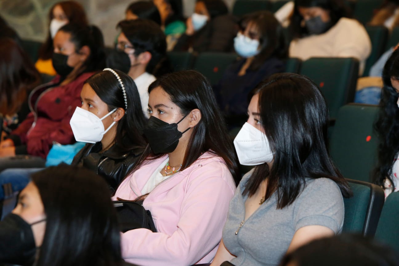 Los medios de Información contribuyem a crear los estereotipos de mujer, señalan investigadoras de la UAEMéx.