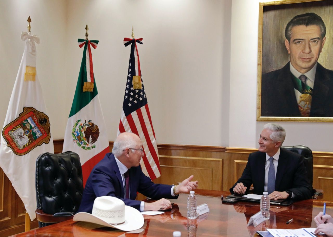 DIALOGAN GOBERNADOR ALFREDO DEL MAZO Y EMBAJADOR DE ESTADOS UNIDOS, KEN SALAZAR, SOBRE TEMAS ECONÓMICOS Y DE SEGURIDAD