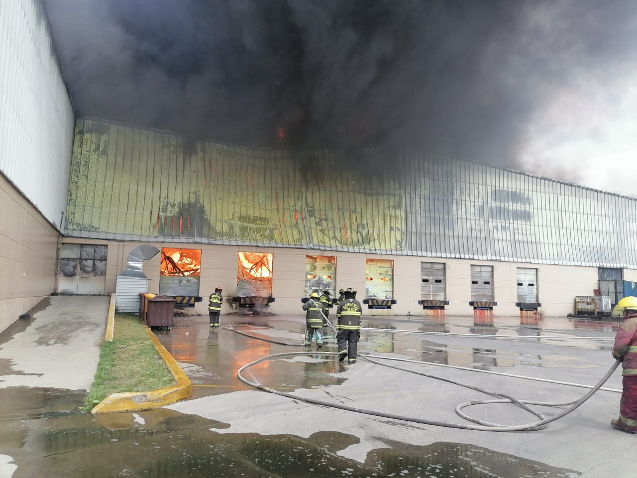 CONTROLAN SERVICIOS DE EMERGENCIA INCENDIO EN PARQUE INDUSTRIAL ZIPOREX II, EN LERMA