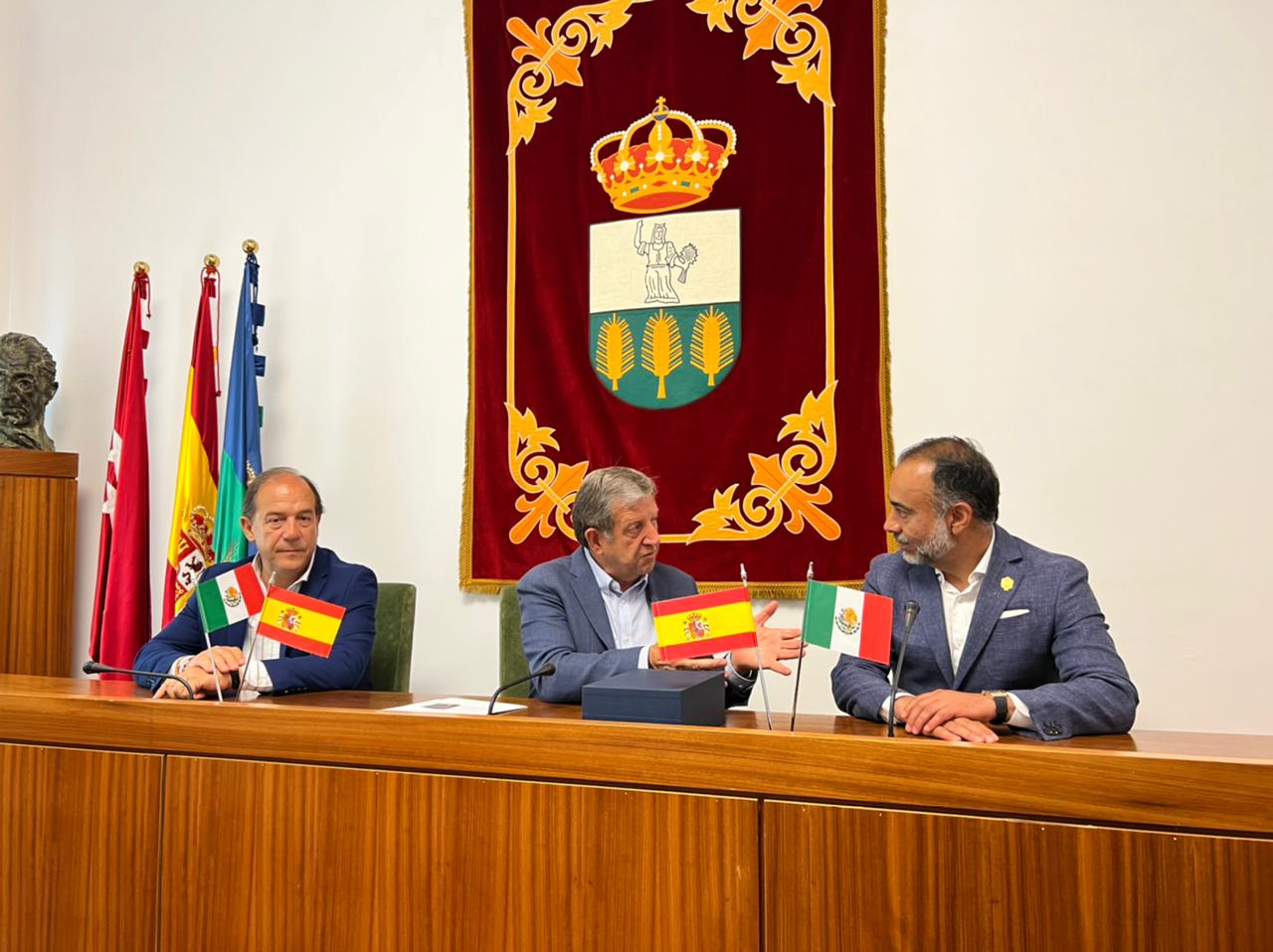 FRUCTÍFERO VIAJE DEL PRESIDENTE MUNICIPAL DE METEPEC, FERNANDO FLORES, A ESPAÑA