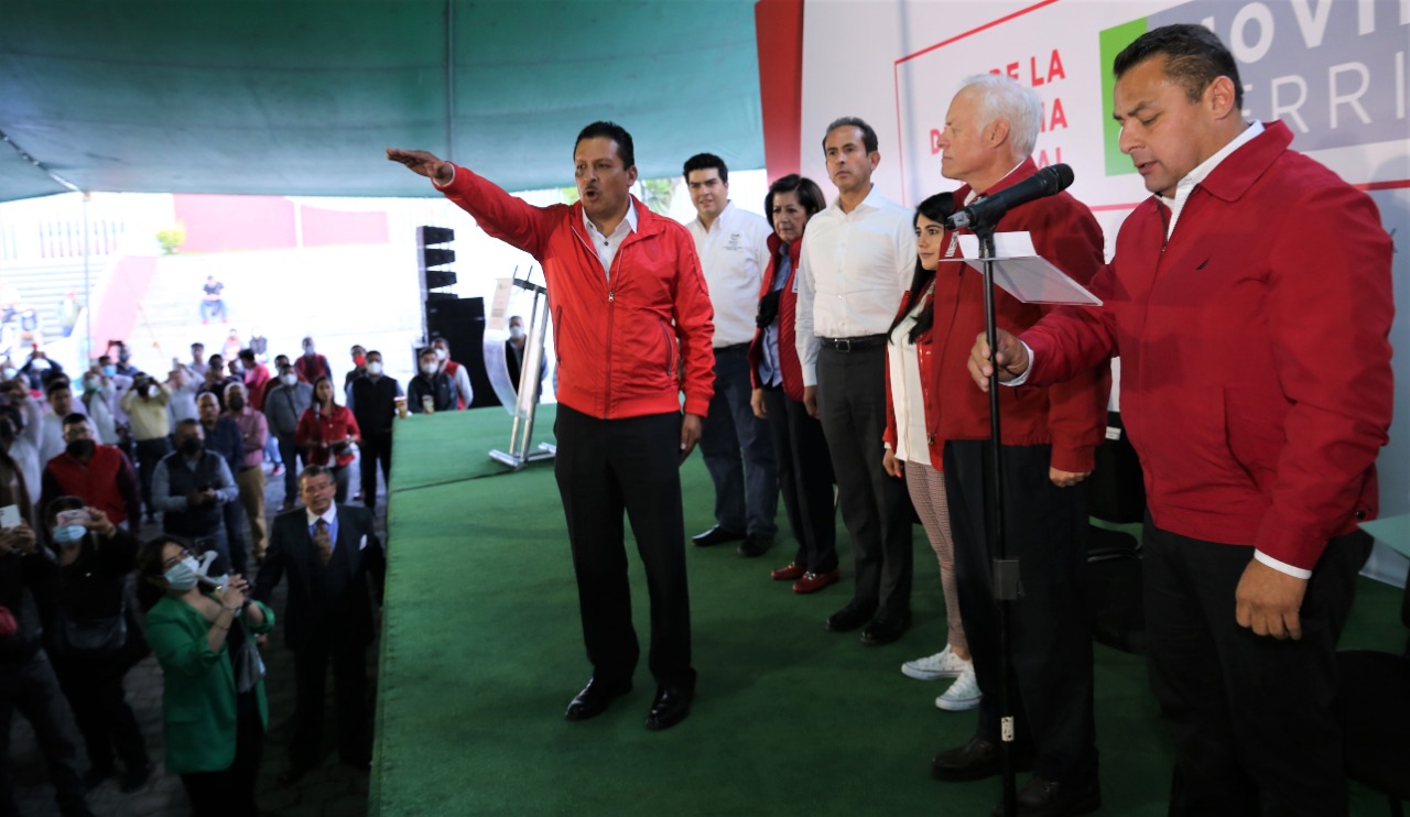 FOTOGRAFÍAS El orofesor Roberto Sánchez Pompa rinde protesta como dirigente del Movimiento Territorial.SCI040 5