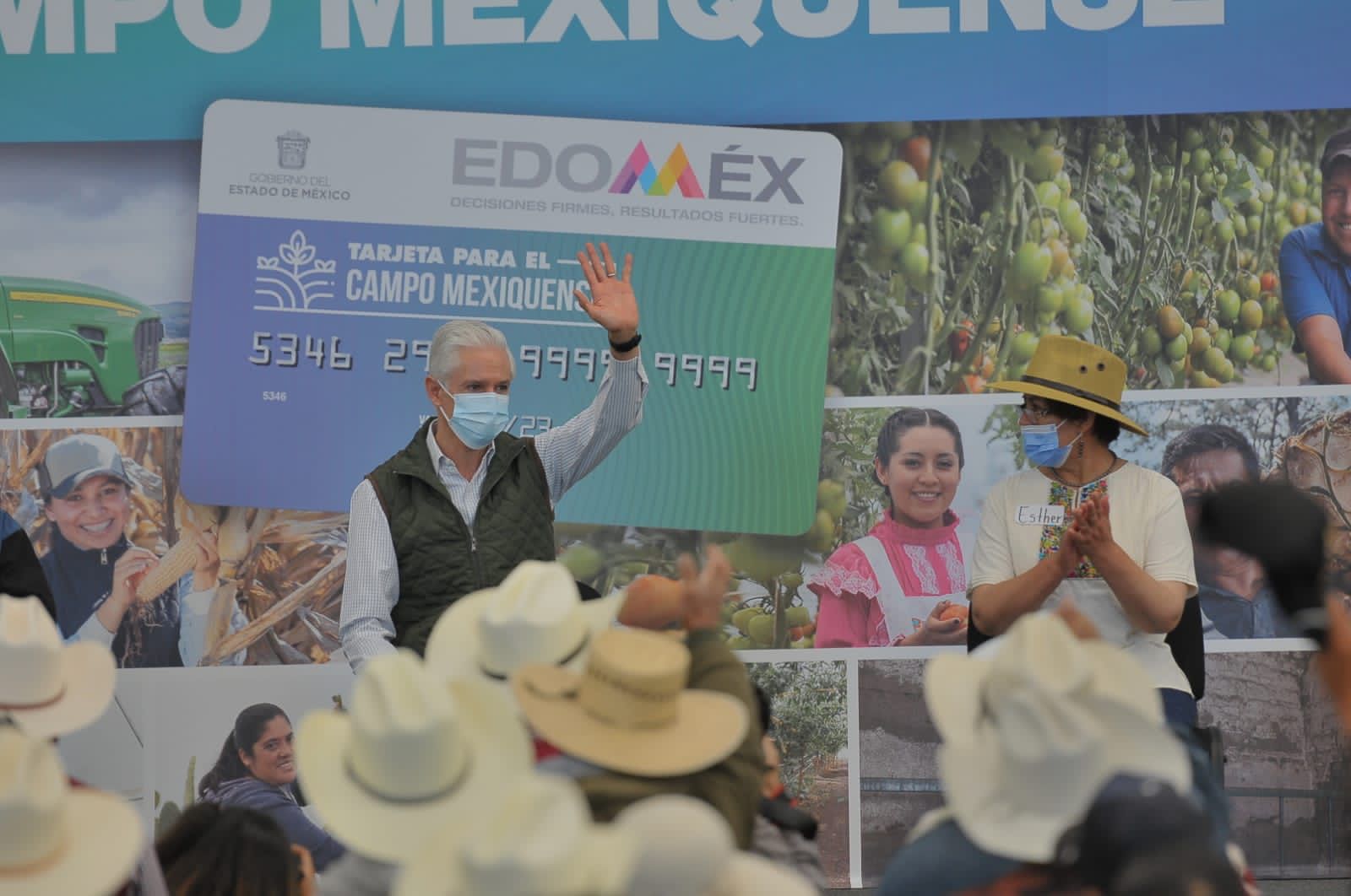 ENTREGA ALFREDO DEL MAZO LAS PRIMERAS 5 MIL TARJETAS DE ESTA TEMPORADA PARA EL CAMPO MEXIQUENSE