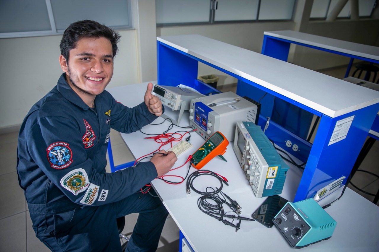 Acatzin Benítez Salgado, estudiantre de la UAEMéx participará en el Congreso Internacional de Astronáutica