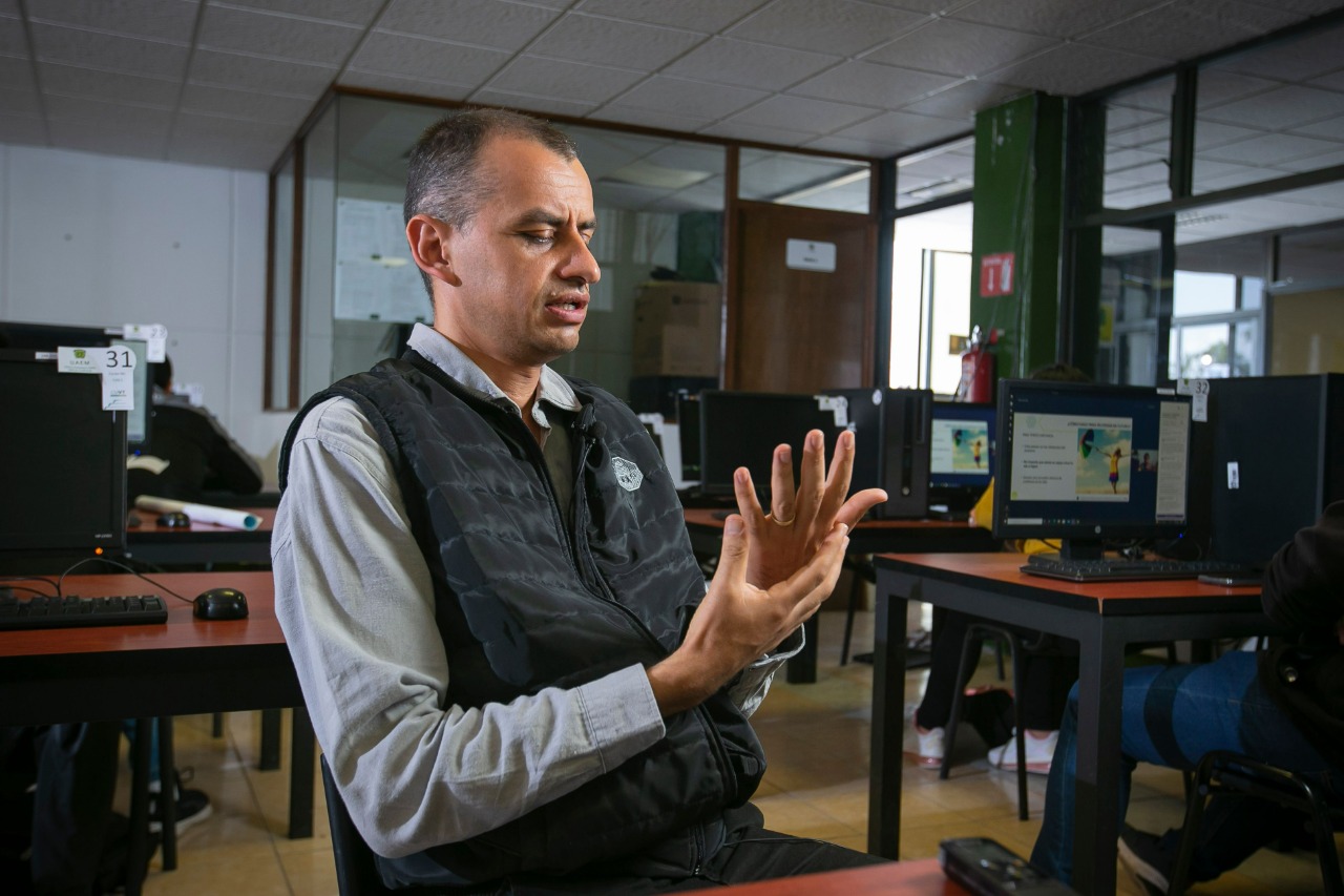 ESPECIALISTAS DE LA UAEMéx TRABAJAN EN EL RECONOCIMIENTO DE PERSONAS POR LA DISTRIBUCIÓN DE VENAS EN LA PALMA DE LA MANO