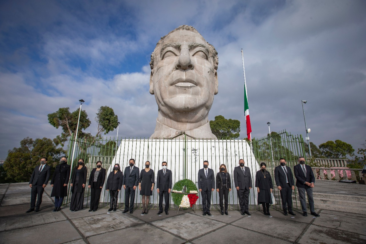 Homenaje de la Comunidad de la UAEMéx encabezada por el Rector Carlos Eduardo Barrera Díaz, al Expresidente Institutense, Adolfo López Mateos.22IX2022.