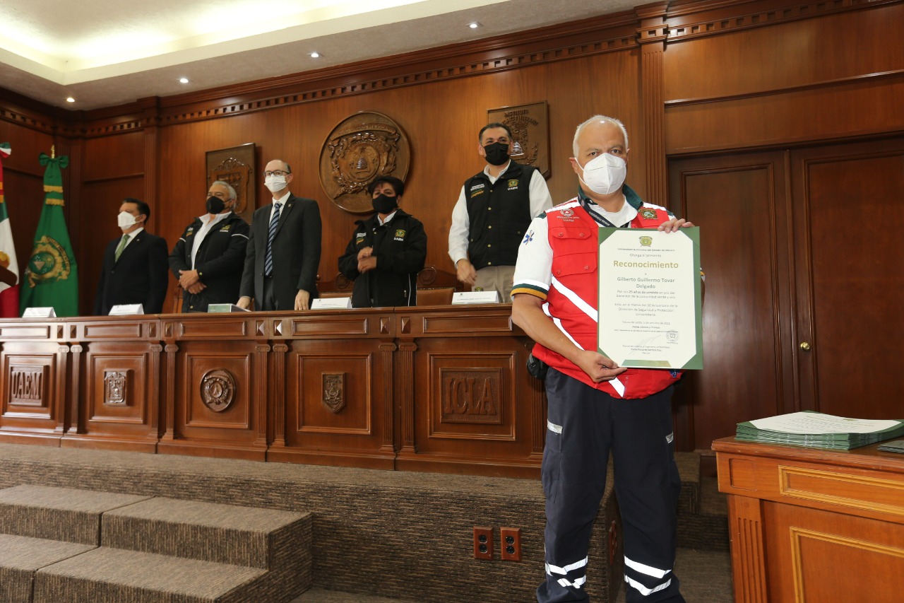 Reconoce UAEMéx labor de integrantes de seguridad universitaria