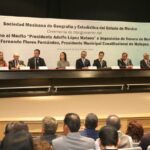 Ceremonia de la SOMEGEM donde recibe un reconocimiento el Presidente Municipal de Metepec, Fernando Flores.