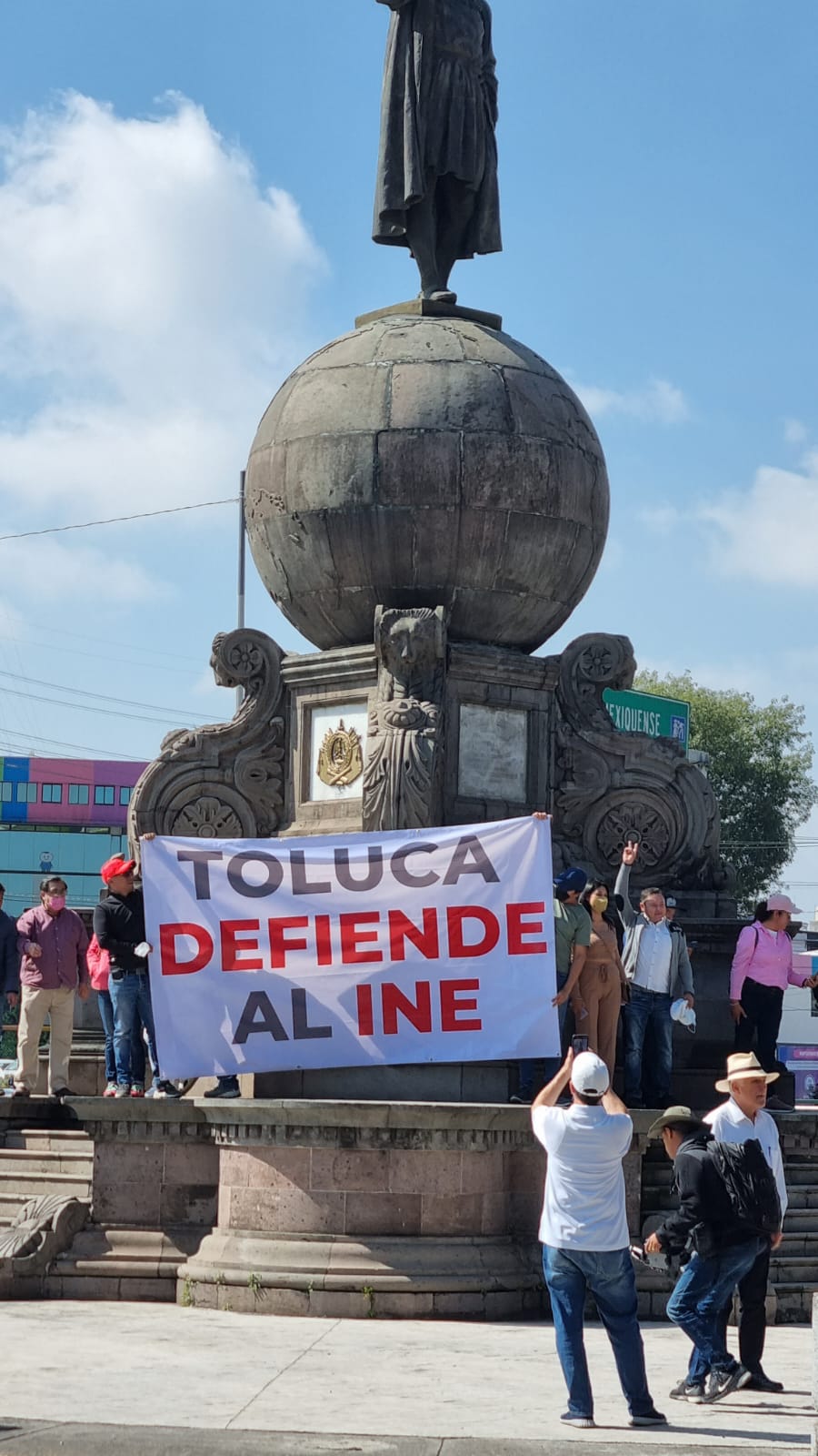 CIENTOS DE MILES DE MEXICANOS SE MANIFESTARON EN DEFENSA DEL INSTITUTO NACIONAL ELECTORAL