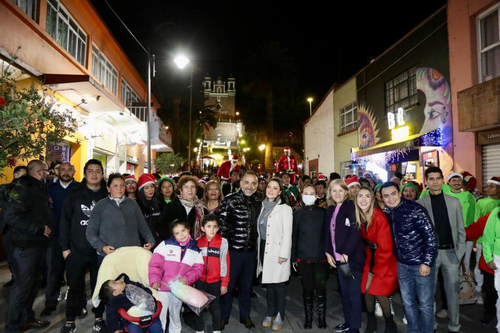 Encendido del Árbol de Navidad por el Presidente Municipal Fernando Flores y la Presidenta del SMDIF, Iraí Albarrán.9XII2022