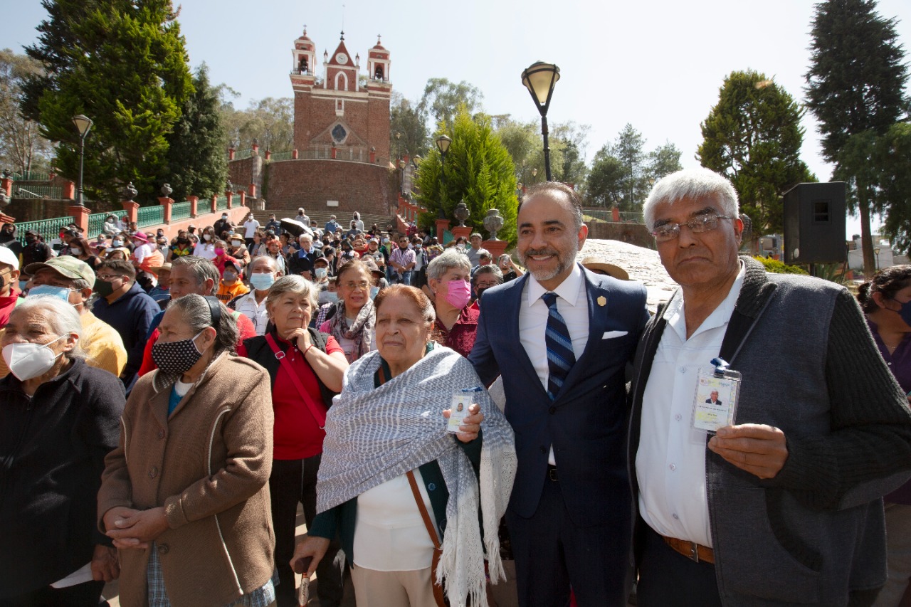 Por primera vez, las artesanas y artesanos autores del Árbol de la Vida, del Pueblo Mágico de Metepec fueron credencializados por el Ayuntamiento que encabeza Fernando Flores.